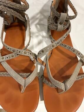 Jellypop Manila Gray Gladiator Sandals Jeweled Festival Back Zip Women Size 9